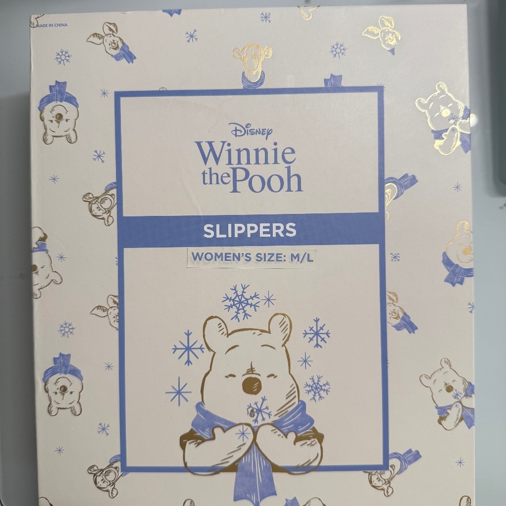 Winnie the Pooh women’s slippers size M-L